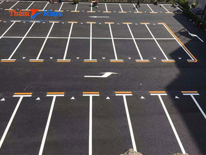Sơn kẻ vạch bãi đỗ xe