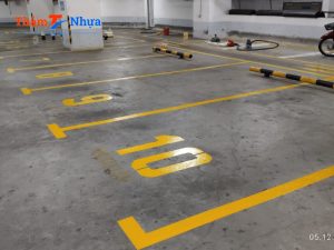 Sơn kẻ vạch bãi đỗ xe
