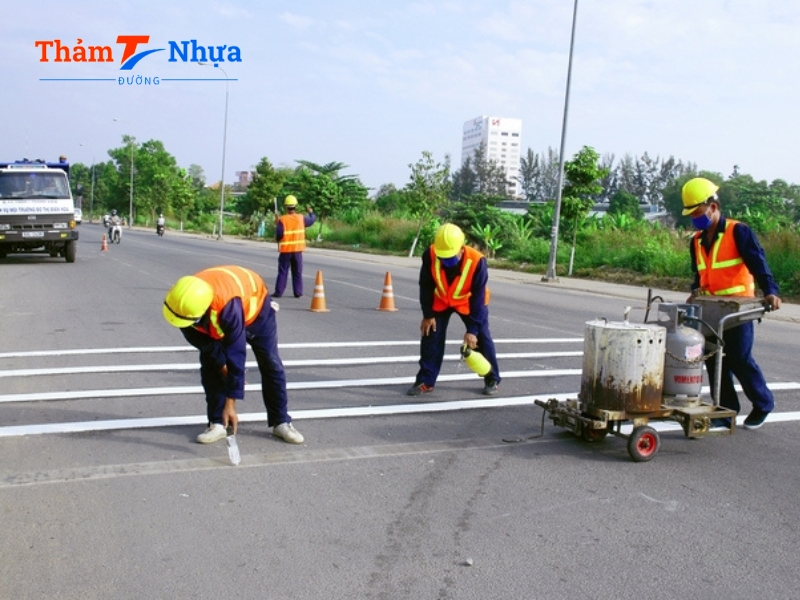 thi công sơn kẻ vạch