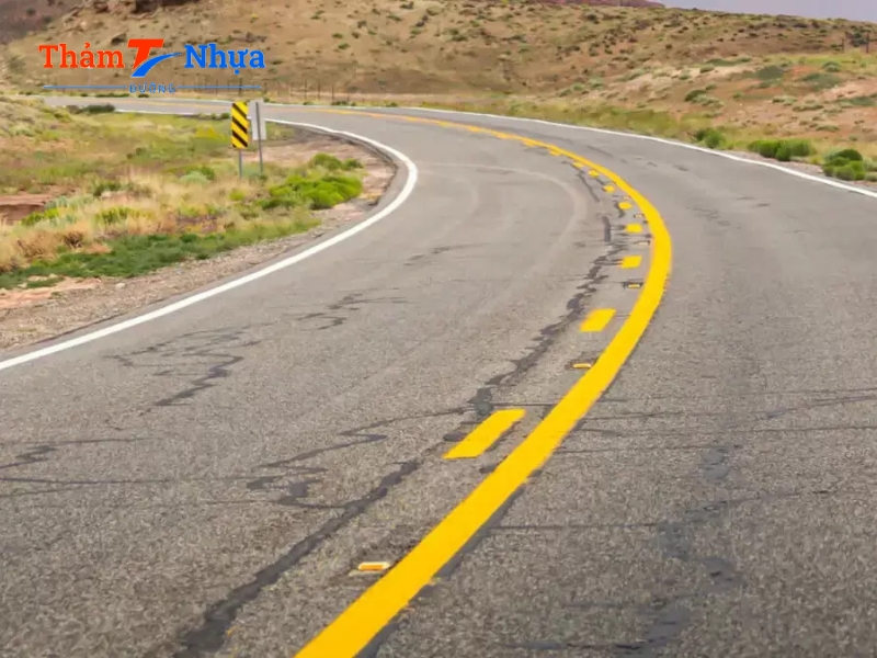 vạch kẻ vàng trên đường