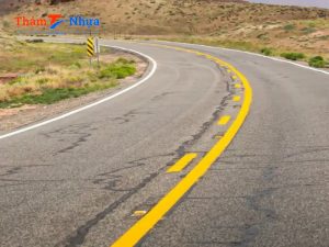 vạch kẻ vàng trên đường