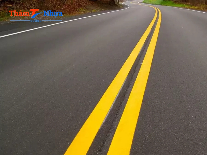 vạch kẻ vàng trên đường