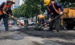 Vá ổ gà đường nhựa